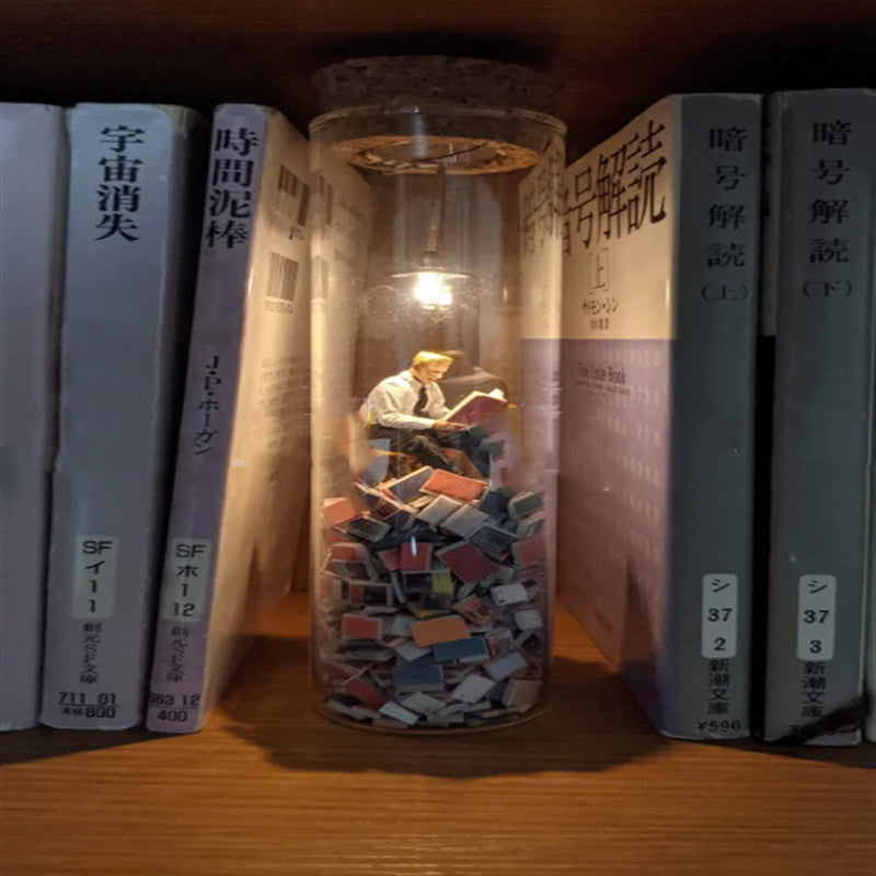 Diorama en Tubo de Ensayo "El lector" con Luz
