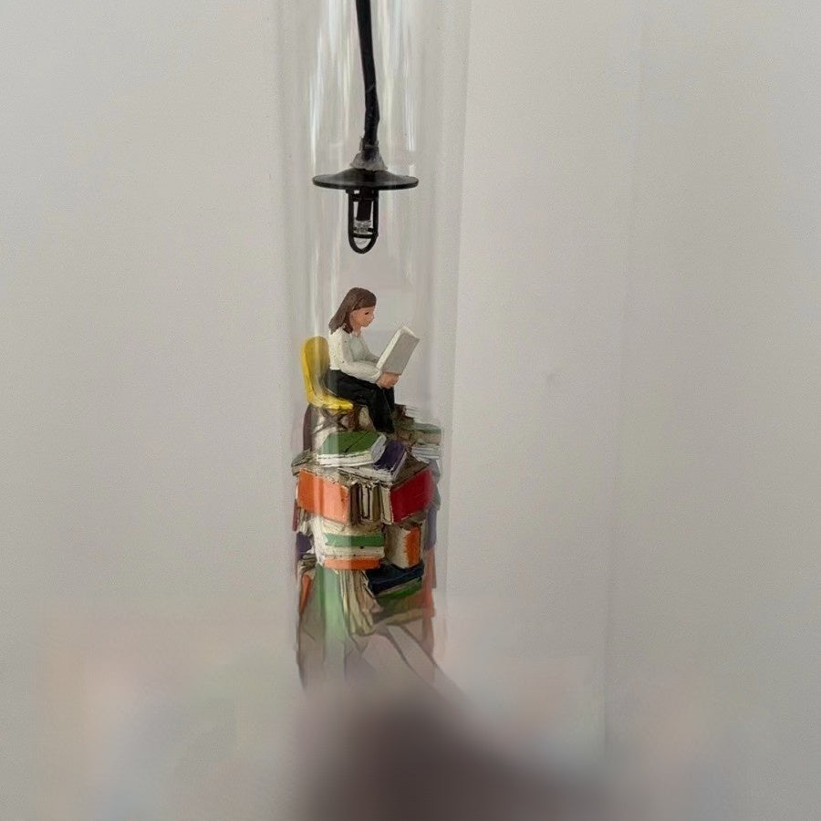 Diorama en Tubo de Ensayo "El lector" con Luz